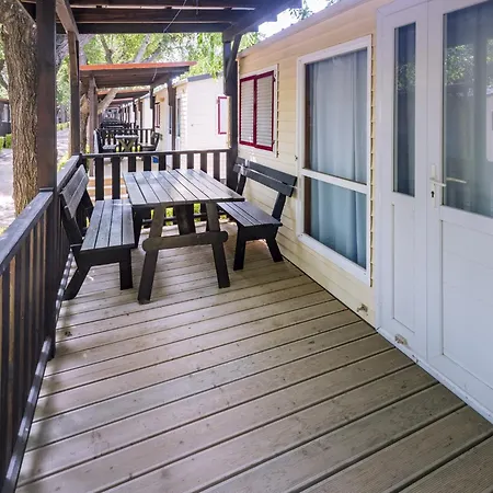 Well Kept With Veranda In Chalet Blanes