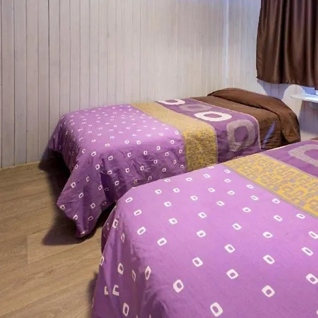 Well Kept With Veranda In Chalet *