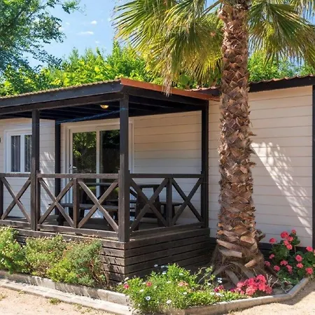 Well Kept With Veranda In Blanes