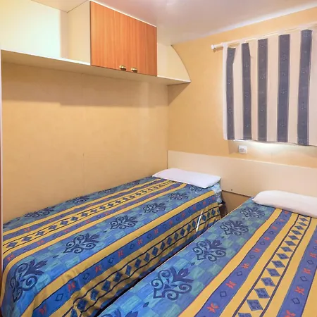 Chalet Well Kept With Veranda In