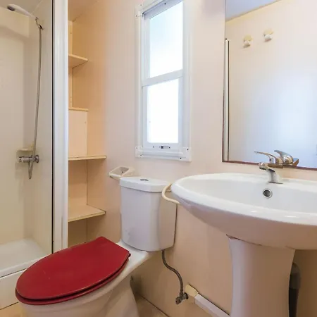 Well Kept With Veranda In Chalet Blanes