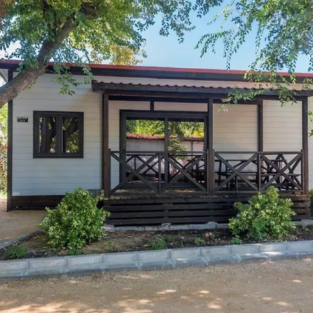 Chalet Well Kept With Veranda In Blanes