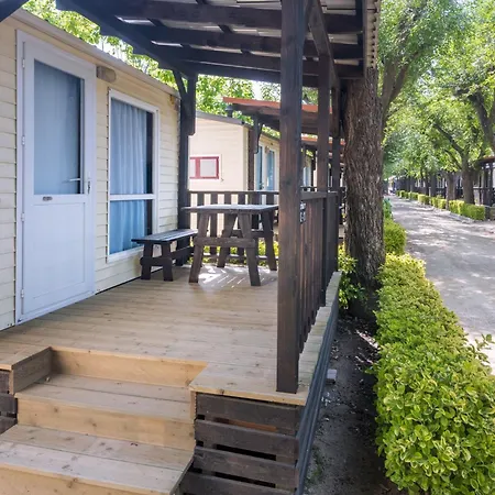 Well Kept With Veranda In Chalet Blanes