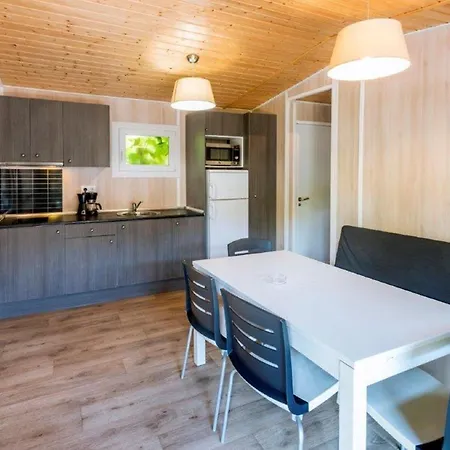 Chalet Well Kept With Veranda In *