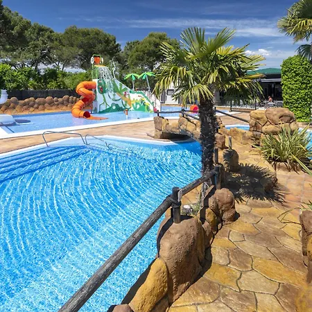 Well Kept With Veranda In Chalet Blanes