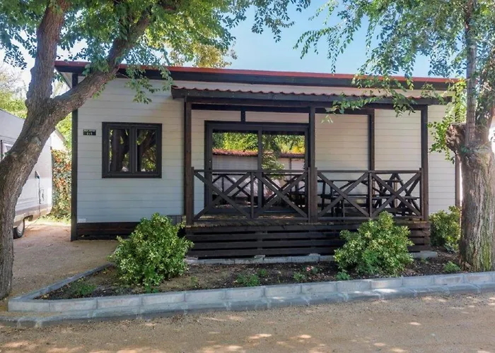 בקתה Well Kept With Veranda In בלאנס