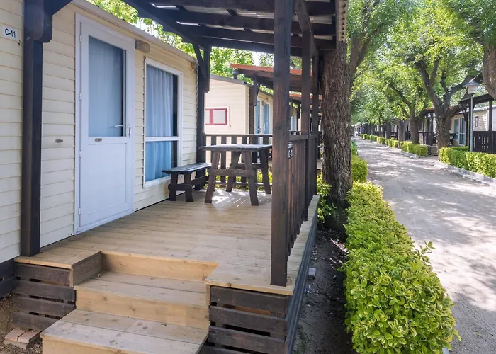 Well Kept With Veranda In בקתה בלאנס