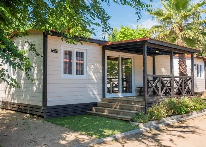 Well Kept With Veranda In * בלאנס